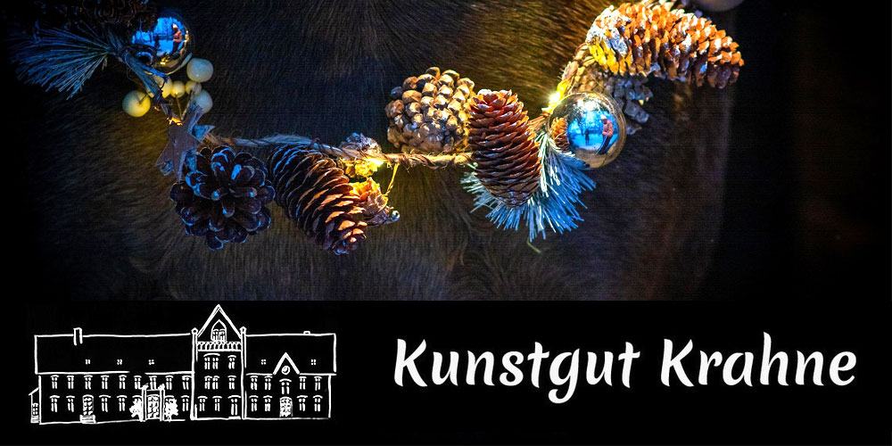 Illustration mit Logo und Ast Weihnachtsbaum
